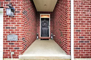 10023 Washington Gln Dr, Washington Twp, OH 45458 - Photo 2