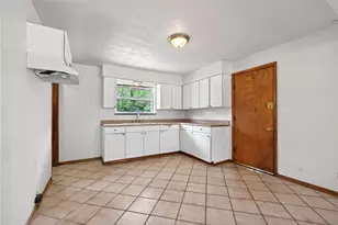 9860 Wolf Creek Pike, Dayton, OH 45426 - Photo 20