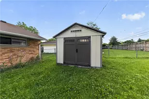 1608 Lanbury Dr, Kettering, OH 45439 - Photo 2
