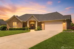 1387 Champions Way, Beavercreek Twp, OH 45385 - Photo 4