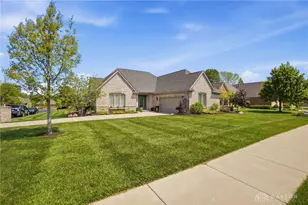 2370 Spring Rose Dr, Miami Township, OH 45459 - Photo 2