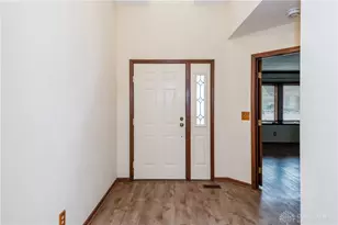 587 Cottingwood Ct, Kettering, OH 45429 - Photo 2