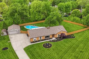 1832 Burgundy Ln, Washington Twp, OH 45459 - Photo 2