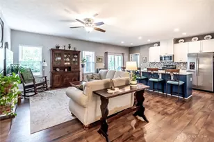 1914 Meadowsweet Dr, Turtlecreek Twp, OH 45036 - Photo 10