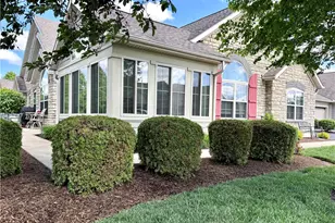 141 Scarborough Village Dr, Washington Twp, OH 45458 - Photo 2