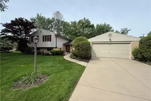 2272 Whispering Willow Cir, Kettering, OH 45440 - Photo 4