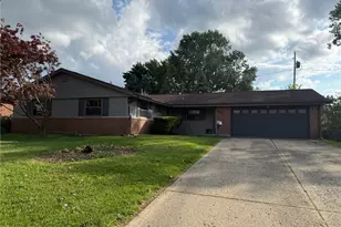 1218 Rona Pkwy Dr, Fairborn, OH 45324 - Photo 1