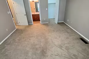 1094 Foxshire Pl, Washington Twp, OH 45458 - Photo 12