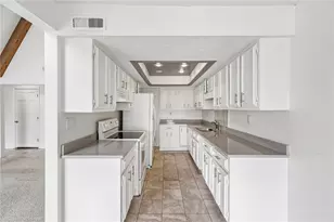 1924 Washington South Dr, Washington Twp, OH 45458 - Photo 14