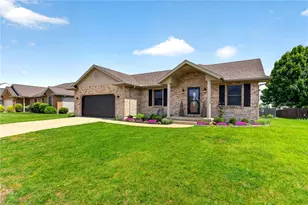 412 Clover Hill Dr, Tipp City, OH 45371 - Photo 2