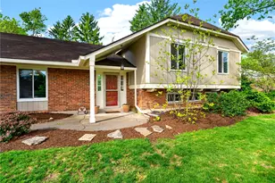 9019 Woodstream Ln, Centerville, OH 45458 - Photo 6