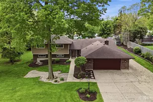 7715 Park Creek Dr, Centerville, OH 45459 - Photo 4