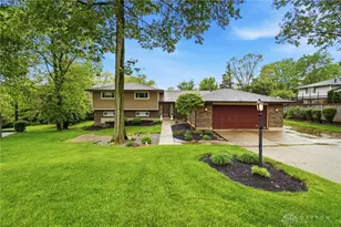 7715 Park Creek Dr, Centerville, OH 45459 - Photo 2