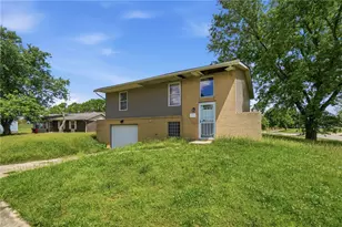 1805 Coretta Ct, Dayton, OH 45417 - Photo 4