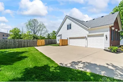 679 Towncrest Drive, Beavercreek, OH 45434 - Photo 10