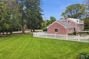 1015 Laurelwood Rd, Kettering, OH 45409 - Photo 2