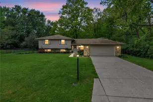 8509 Garnet Dr, Washington Twp, OH 45458 - Photo 2