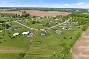 128 Grand Vista Dr, Wilmington, OH 45177 - Photo 2