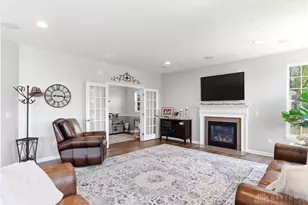 6890 Norman Cross Ln, Washington Twp, OH 45459 - Photo 8