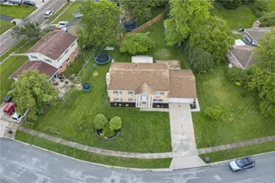 812 Twin Oaks Dr, Riverside, OH 45431 - Photo 2