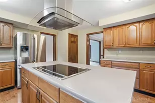 1081 Cedar Creek Cir, Washington Twp, OH 45459 - Photo 8