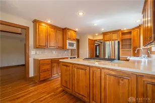 185 Barrington Village Dr, Beavercreek Twp, OH 45385 - Photo 16