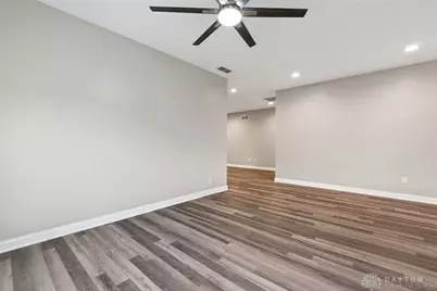 567 Golden Maple Avenue, Brookville, OH 45309 - Photo 2