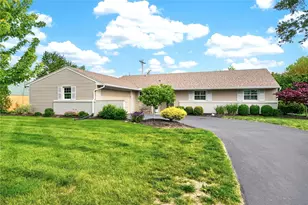 265 Gershwin Dr, Centerville, OH 45458 - Photo 2