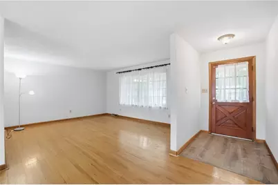 101 Winchcombe Drive, Washington Twp, OH 45459 - Photo 6