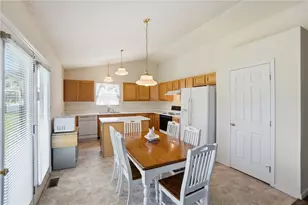 22 Meadowcrest Dr, Franklin Twp, OH 45005 - Photo 8