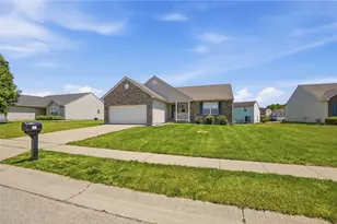 22 Meadowcrest Dr, Franklin Twp, OH 45005 - Photo 2