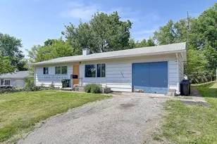 915 Carole St, Miamisburg, OH 45342 - Photo 2