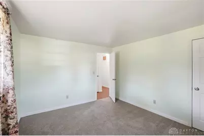 300 Capri Place, New Lebanon, OH 45345 - Photo 16