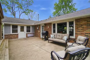 556 Brandwynne Ct, Washington Twp, OH 45459 - Photo 6