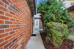 2542 Valais Ct, Sugarcreek Twp, OH 45458 - Photo 2