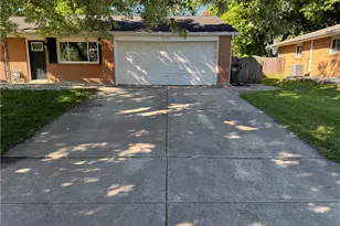6125 Rosecrest Dr, Butler Twp, OH 45414 - Photo 2