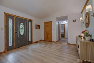 527 Lakengren Dr, Eaton, OH 45320 - Photo 2