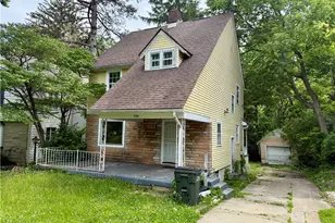 226 Sandalwood Dr, Dayton, OH 45405 - Photo 2