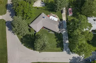 6459 Sweet Briar Ln, Washington Twp, OH 45459 - Photo 2