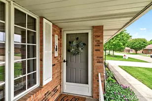 6668 Oakwood Ln, Huber Heights, OH 45424 - Photo 6