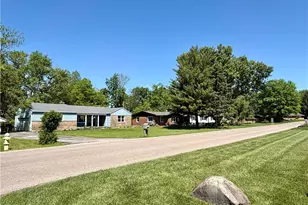 233 Grand Vista Dr, Beavercreek, OH 45440 - Photo 2