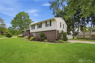 4220 Willow Creek Dr, Clayton, OH 45415 - Photo 2