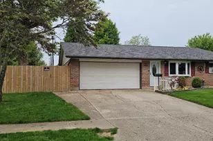 221 Mills Pl, New Lebanon, OH 45345 - Photo 2