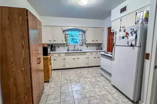 1813 Shady Ln, Beavercreek, OH 45432 - Photo 6