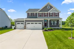 2806 Newcastle Dr, Troy, OH 45373 - Photo 2