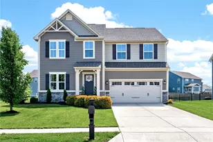 924 Cedar Grv Dr, Tipp City, OH 45371 - Photo 2
