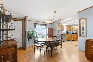 137 S Point Dr, Fairborn, OH 45324 - Photo 4