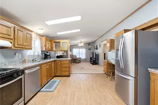 137 S Point Dr, Fairborn, OH 45324 - Photo 8