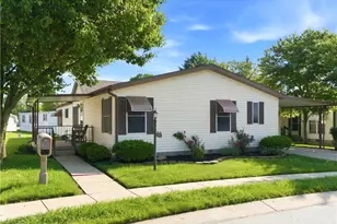 137 S Point Dr, Fairborn, OH 45324 - Photo 2