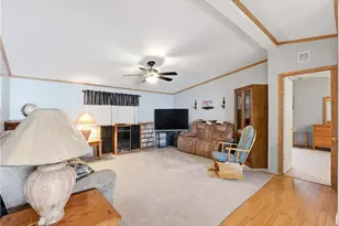 137 S Point Dr, Fairborn, OH 45324 - Photo 6